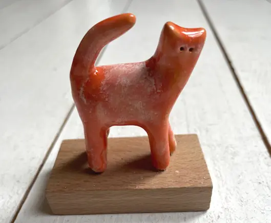Kiki Demelinne, Rode kater, 50 euro, Ceramic, 9x4x7 cm