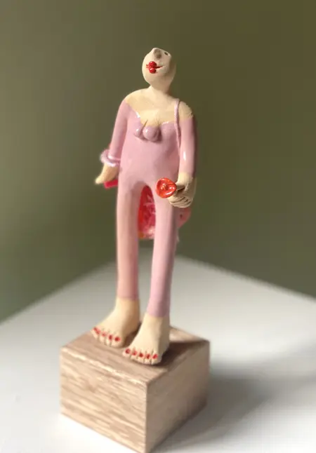 Kiki Demelinne, Roze jutter, 105 euro, Ceramic, 21 cm