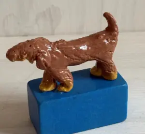 Kiki Demelinne, Ruwharige teckel, 50 euro, Ceramic, 8x9 cm
