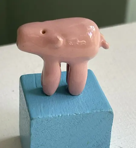 Kiki Demelinne, Spekkie blauw, 45 euro, Ceramic on toy building block, 6 cm
