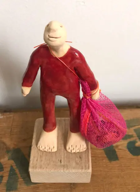 Kiki Demelinne, Strandjutter rood roze M, Ceramic, 17 cm inclusief sokkel, €.75,-