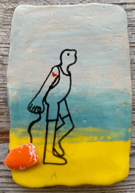 Kiki Demelinne, Tegelschilderij 2: Strandjutter, 100 euro, Ceramic with beachcombed plastic, 12x8x2 cm