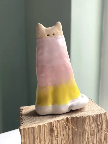 Kiki Demelinne, Tompoes, 65 euro, Ceramic on reclaimed wood, 8x6x4 cm