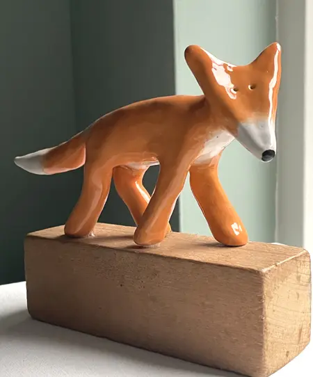 Kiki Demelinne, Vossie XXL, 160 euro, Ceramic on wood, 15x18x5 cm