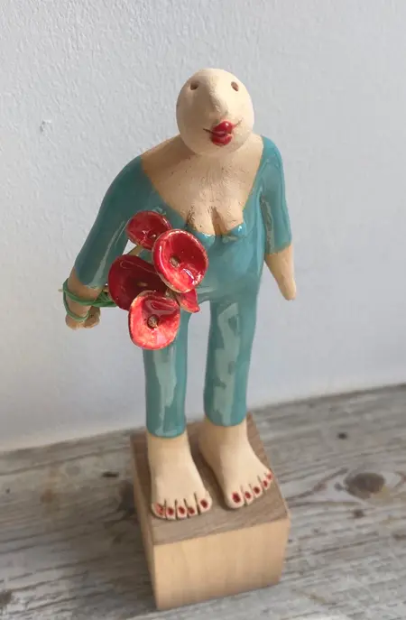Kiki Demelinne, Vrouw aqual met bloemen, 100 euro, Ceramic, 8x22x8 cm