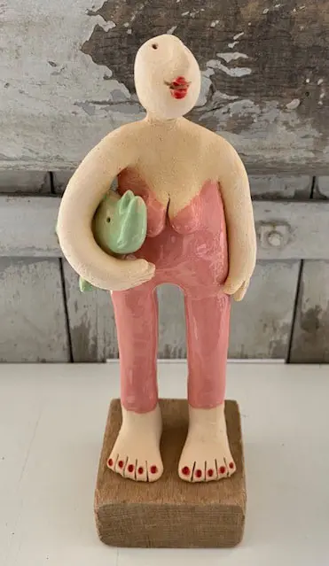 Kiki Demelinne, Vrouw roze met neushoorn, 90 euro, Ceramic, 20 cm