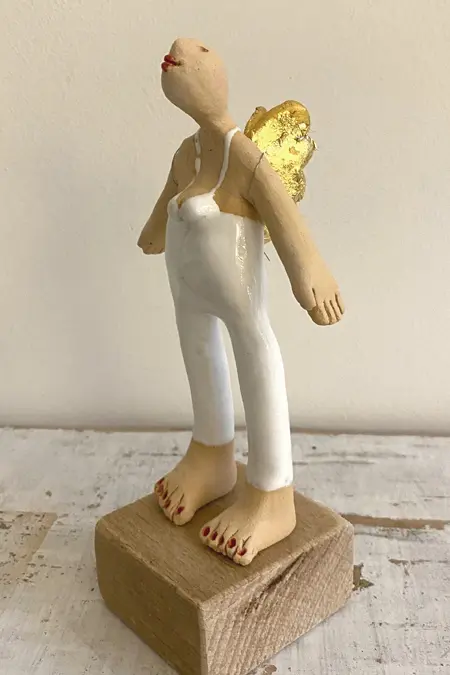 Kiki Demelinne, Witte engel 1, 90 euro, Ceramic and gold leaf, 15 cm