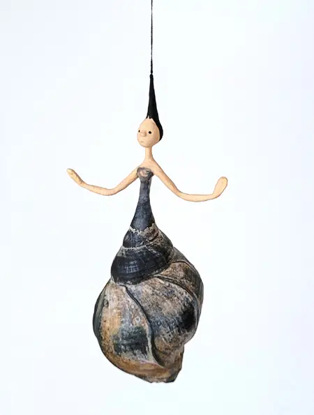 Linda Groen, Eva, 150 euro, Mixed media with shell, 13x7 cm