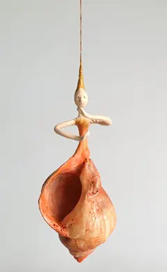 Linda Groen, Lampionnetje, 120 euro, Mixed media with shell (optionally in a glass vase), +/- 15 cm (in a vase of 30x16 cm)