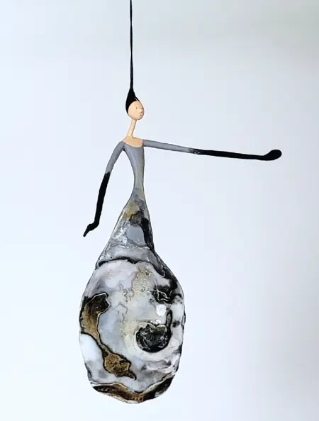 Linda Groen, Oestervrouw Art Deco, 175 euro, Mixed media with oyster, 20x12x9 cm