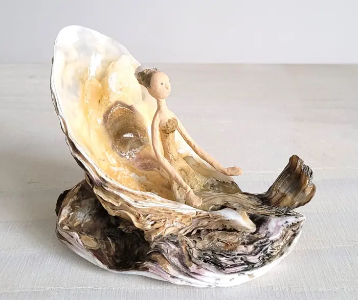 Linda Groen, Zeemeermin, 120 euro, Mixed media with oyster, 7x12x7 cm