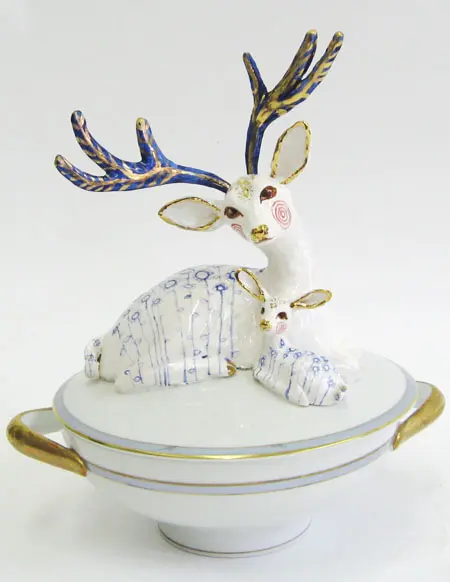 Marijke Janssen, Dear Deer 3, Ceramic on vintage dish, 30x25x20 cm, €.495,-