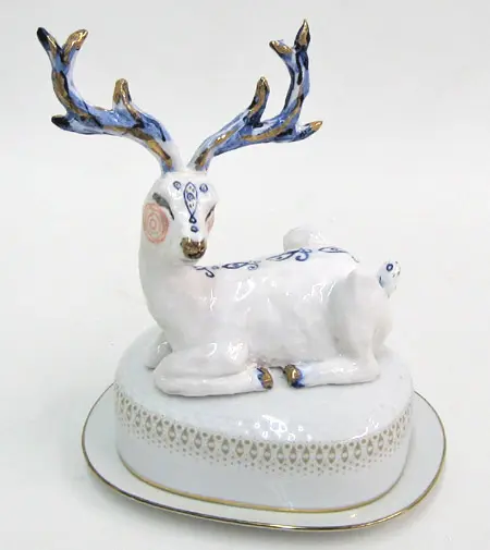 Marijke Janssen, Hert op vintage botervloot, Ceramic, 10x15x12 cm, €.295,-