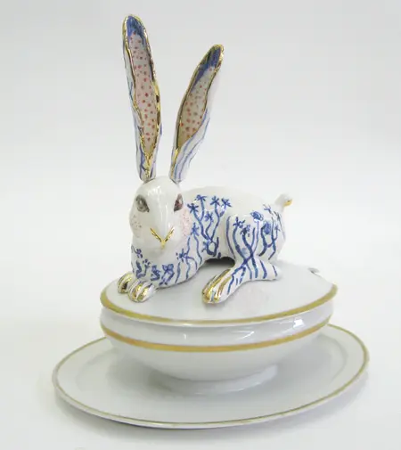 Marijke Janssen, Meizoentje, Ceramic on old small tureen, 28x25x15 cm, €.395,-