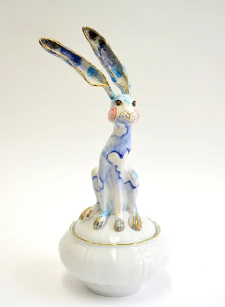 Marijke Janssen, Oostenwind, Porcelain on old dish, 35 cm, 495,- euro