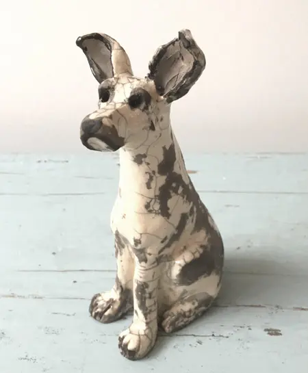 Marijke Janssen, Raku Hondje, Raku-fired ceramic, 16x7 cm, €.175,-