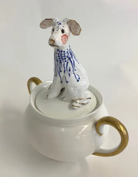 Marijke Janssen, Tafelheer, 225 euro, Ceramic on vintage sugar bowl, 17x17x15 cm
