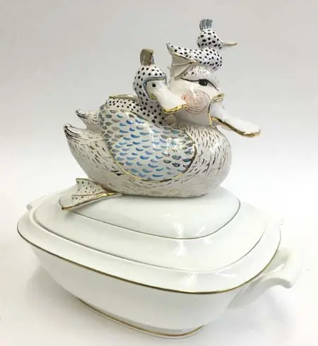 Marijke Janssen, Together 3, Porcelain on old dish, 550,- euro