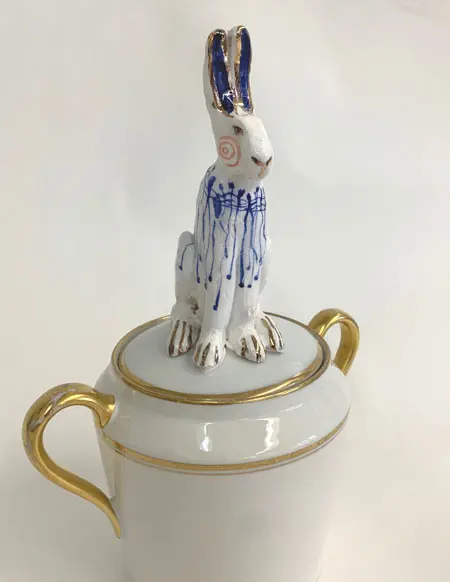 Marijke Janssen, Waiting, 225 euro, Ceramic on vintage sugar bowl, 18x15x12 cm
