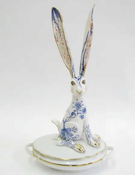 Marijke Janssen, Zonnedauw, Ceramic on old tureen, 50x30x20 cm, €.595,-