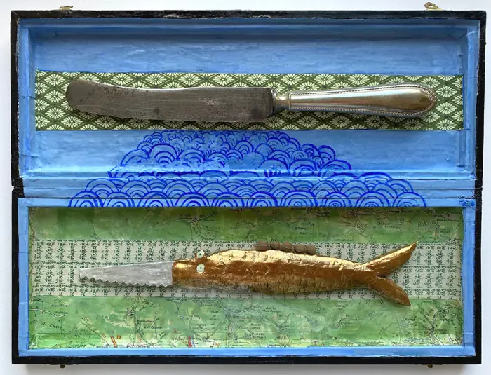 Tamar Rubinstein, Bestekdoos met zaagvis, 195 euro, Mixed media in cutlery box, 23x30 cm