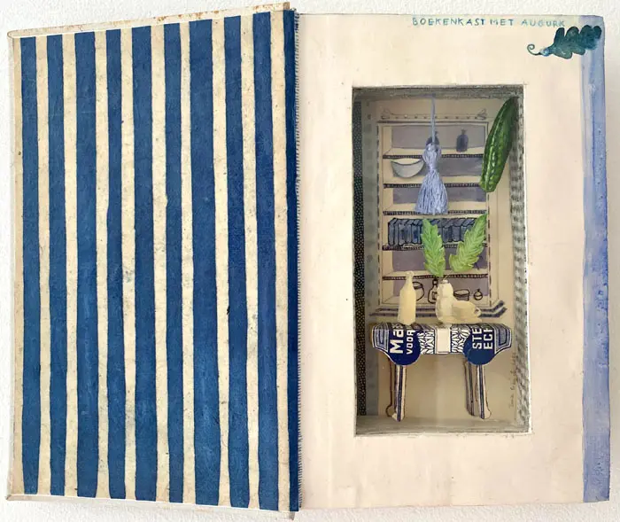 Tamar Rubinstein, Boekenkast met augurk, 185 euro, Mixed media in old book, 20x26x4 cm