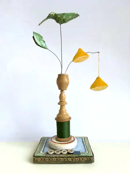 Tamar Rubinstein, Citroenvogel, Mixed media/collage/drawing, 22x7x9 cm, €.85,-