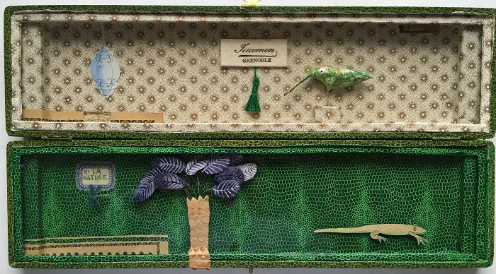 Tamar Rubinstein, Draagbaar landschap... La Nature, 195 euro, Mixed media in old cutlery tray, 13x16cm