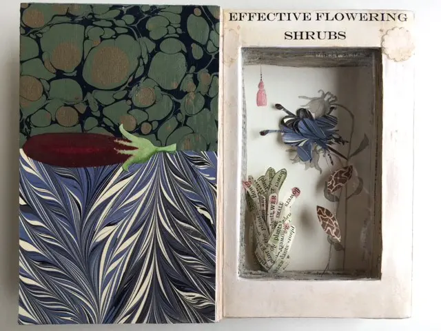 Tamar Rubinstein, Flowers, Mixed media in old book (can be hung), 17x22x3 cm (kan opgehangen), €.150,-
