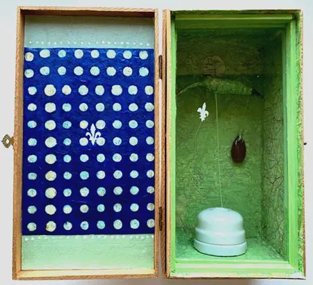 Tamar Rubinstein, Franse vogel met aubergine, 195 euro, Mixed media in cigar box, 24x23x10 cm