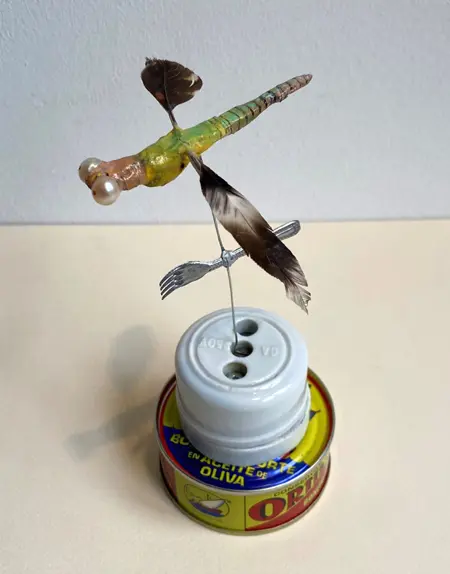 Tamar Rubinstein, Libelle met vork, 125 euro, Mixed media, 7x15x5 cm