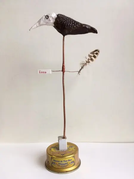 Tamar Rubinstein, Lood en Veertje geel met blokje, Mixed media with paper maché and fish tin, 13x26 cm, €.95,-