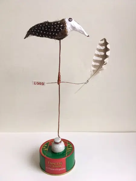 Tamar Rubinstein, Lood en Veertje Thon, Mixed media with paper maché and fish tin, 10x27 cm, €.95,-