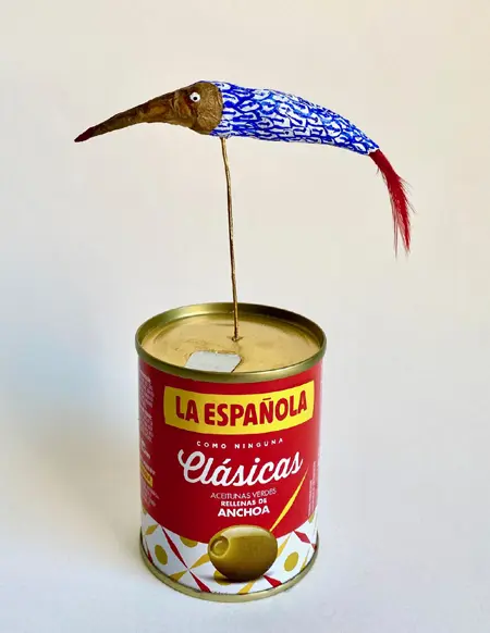 Tamar Rubinstein, Olijfvogel, 125 euro, Mixed media with tin, 9x14 cm