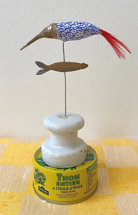 Tamar Rubinstein, Tonijnvogel, 95 euro, Mixed media with door knob and tuna tin, 16x10 cm