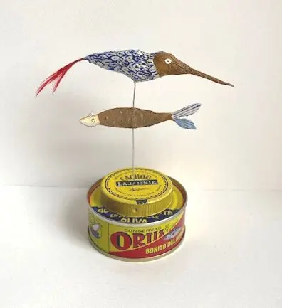 Tamar Rubinstein, Tonijnvogel met twee blikjesl, 125 euro, Mixed media, 12x12 cm