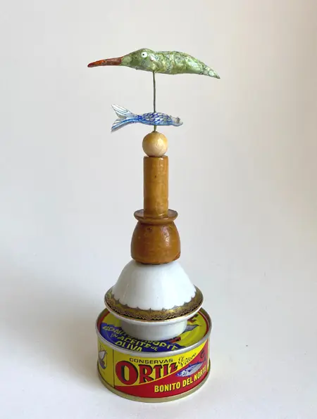 Tamar Rubinstein, Tonijnvogel, 135 euro, Mixed media with tin, 7x17 cm