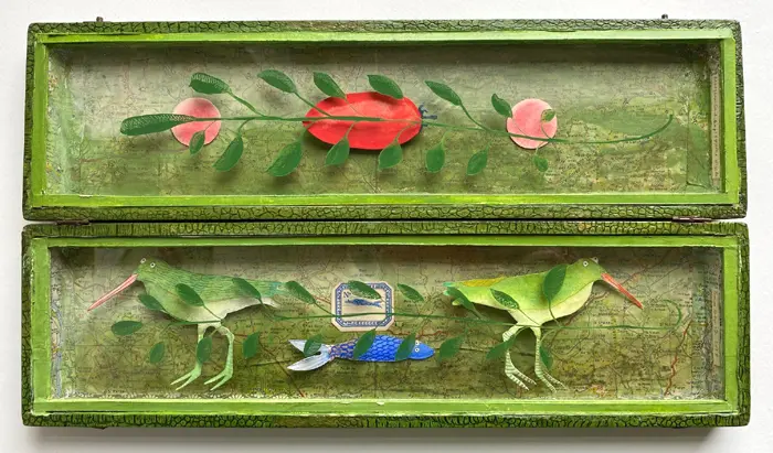 Tamar Rubinstein, Twee groene vogels, Mixed media in cutlery box, 20x35x2 cm