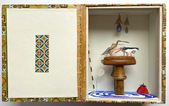 Tamar Rubinstein, twee vogels met ondergaande tomaat, 195 euro, Mixed media in cigar box (can be hung), 20x33x7 cm
