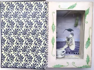 Tamar Rubinstein, Vogelboek met kopje, 185 euro, Mixed media in old book