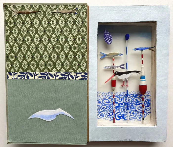 Tamar Rubinstein, Vogels aan zee in  boek, 185 euro, Mixed media/collage in old book, 19x22x4 cm