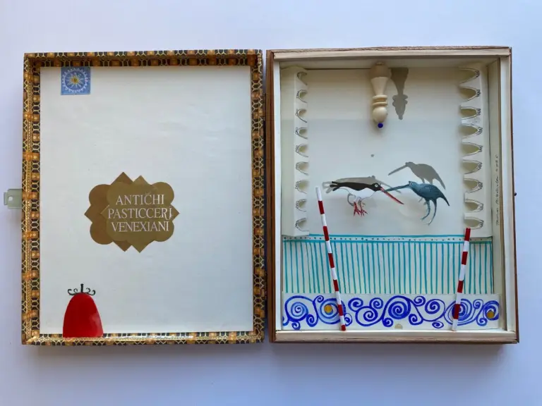 Tamar Rubinstein, Vogels op pleintje in Venetie, 195 euro, Mixed media/collage in cigar box, 21x36x4x4 cm