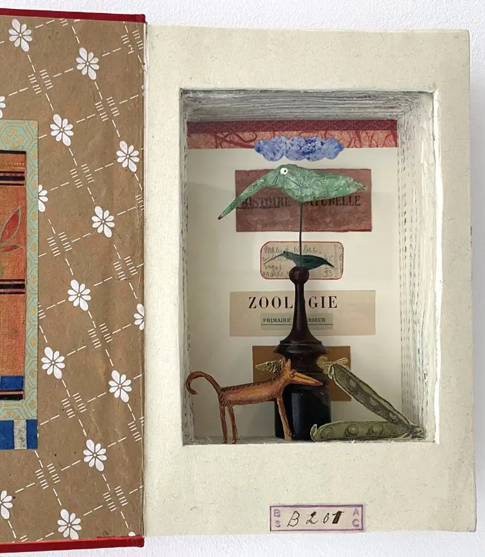 Tamar Rubinstein, Zoologie, Mixed media in book, 24x30x5 cm, €.175,-