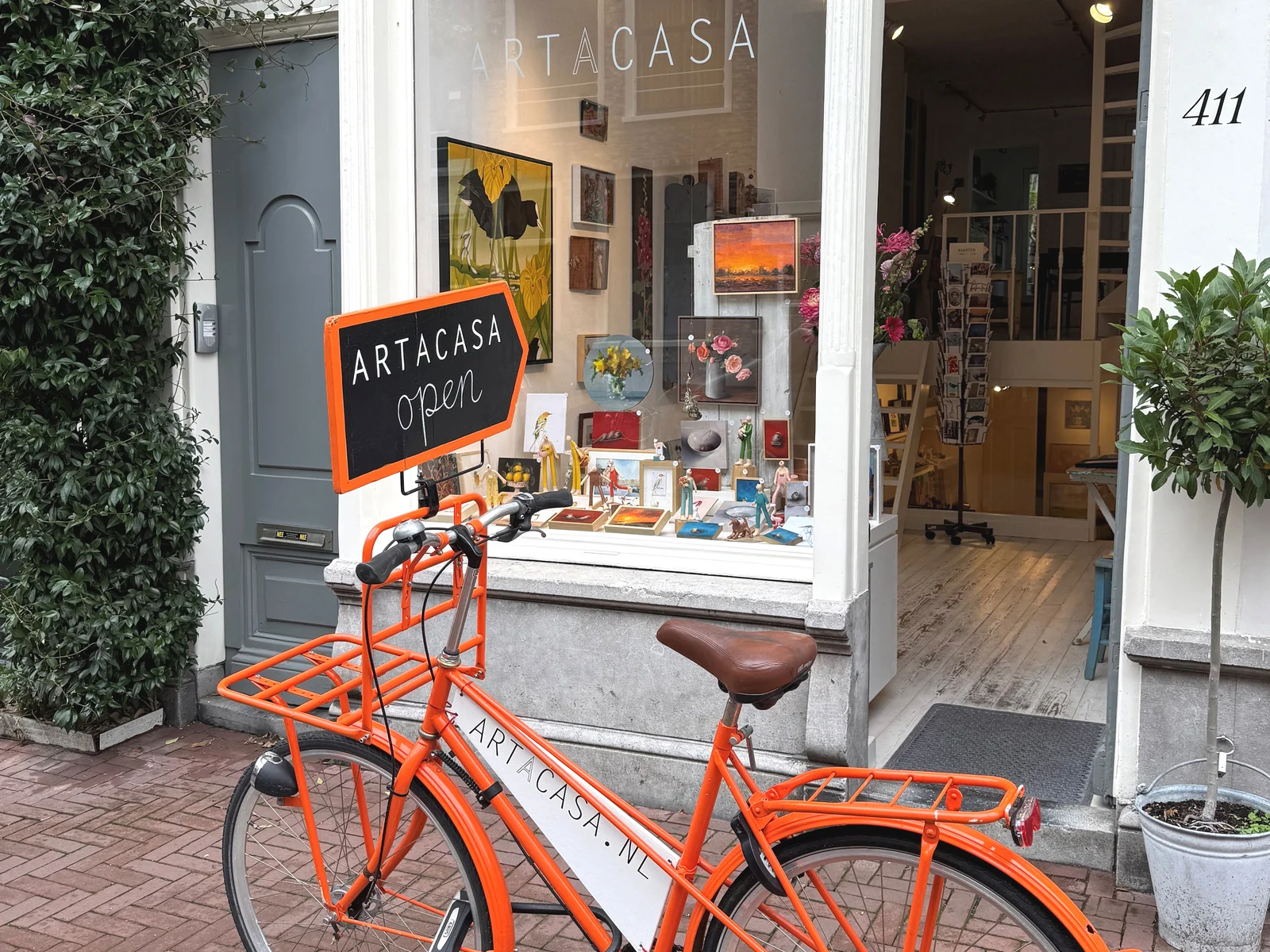 ARTACASA at Kerkstraat 411-HS, Amsterdam, with the orange ARTACASA bike