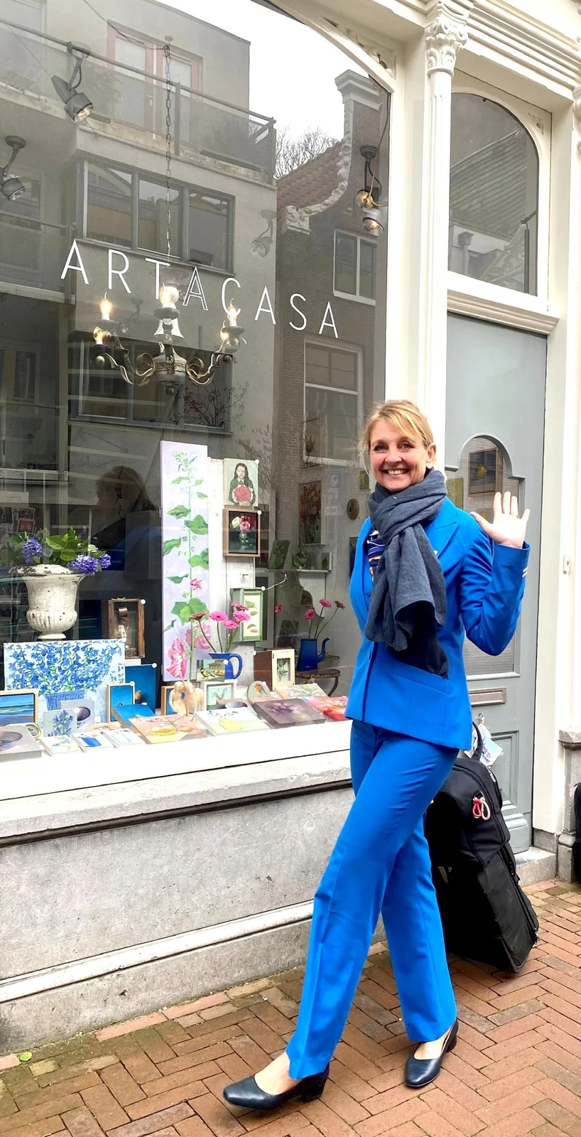 Wiebke in her KLM uniform in front of ARTACASA